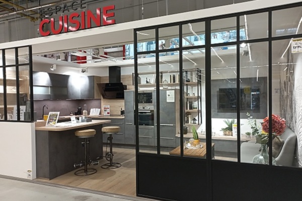 Bricorama, monter encore et mieux former